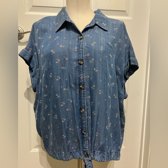 Sanctuary  Soft Denim  Top with Floral Prints size XL - Picture 3 of 12